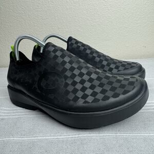 Men’s OOFOS OOmg Eezee Low Shoe Checkered Canvas Slip On Sneaker Black 9.5